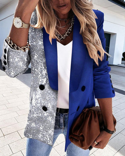 Chic buttoned suit for a timeless look 